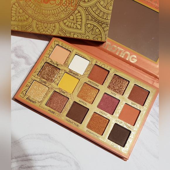 Trend Beauty Tempting 15 Color Eyeshadow Palette - Picture 2 of 3